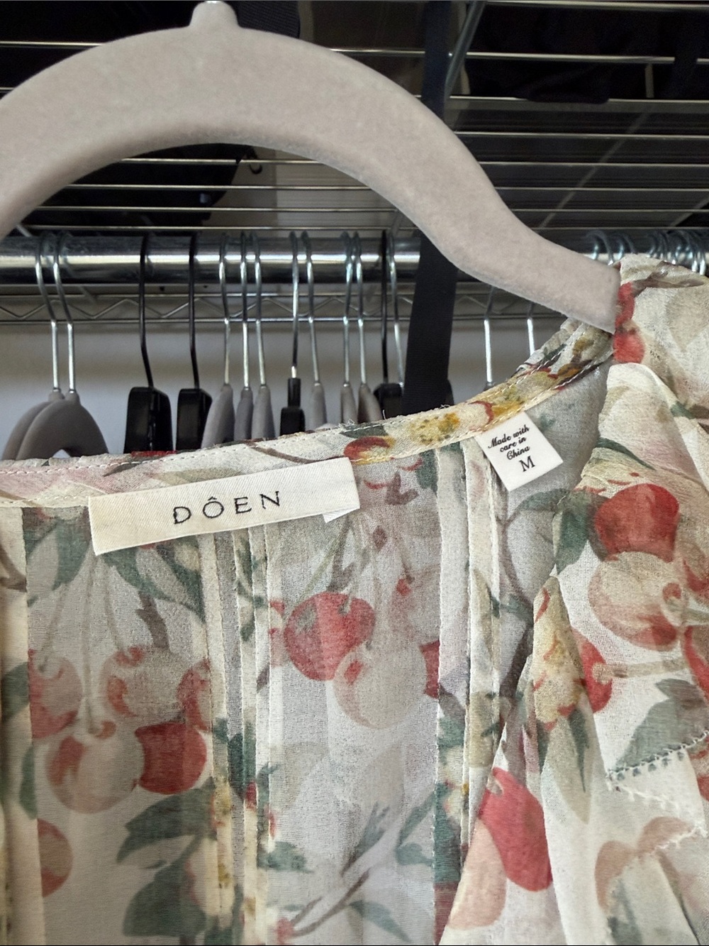 Doen Salona Top in Cerise et fleur Medium - Picture 2 of 7